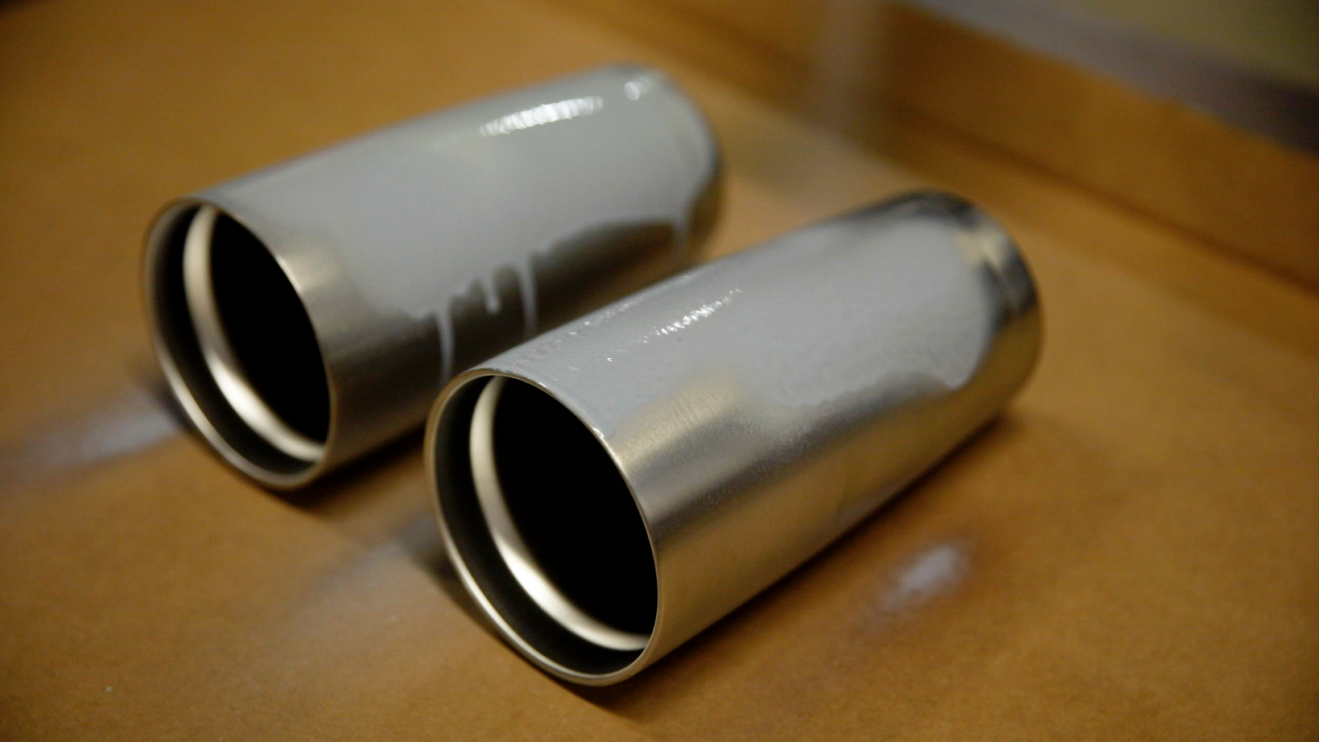 Stainless steel tumblers coated with metal marking compound